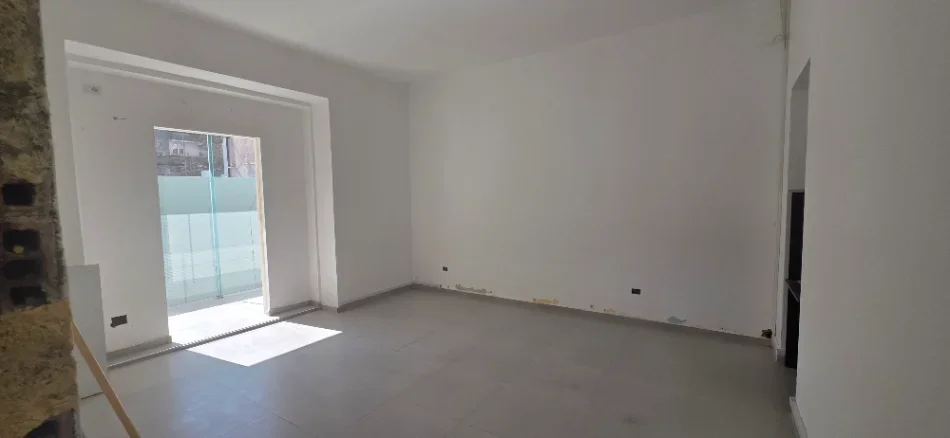 Tirane, jepet me qera ambjent biznesi Kati 0, 230 m² 3.000 € (Proper pizza stadiumi dinamo)