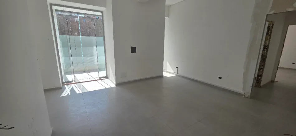 Tirane, jepet me qera ambjent biznesi Kati 0, 230 m² 3.000 € (Proper pizza stadiumi dinamo)