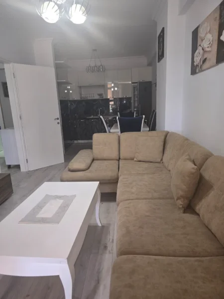 jepet me qera apartament 2+1+Aneks+Ballkon Kati 8, 97 m² 500 € (Kompleksi Fratari)