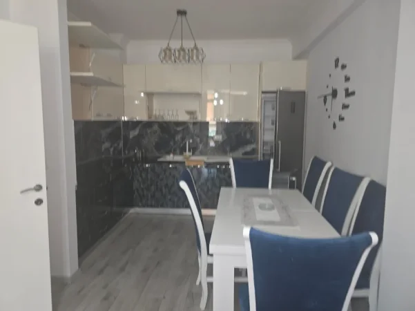 jepet me qera apartament 2+1+Aneks+Ballkon Kati 8, 97 m² 500 € (Kompleksi Fratari)