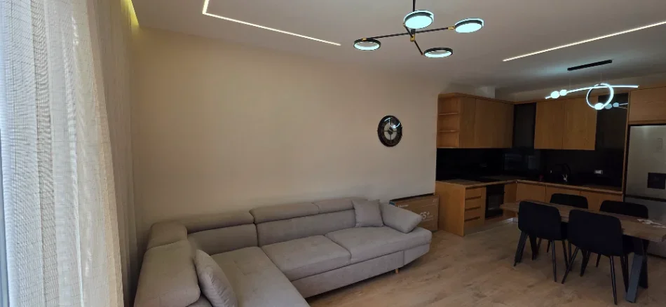 Tirane, jepet me qera apartament 1+1+Aneks+Ballkon Kati 3, 65 m² 650 € 