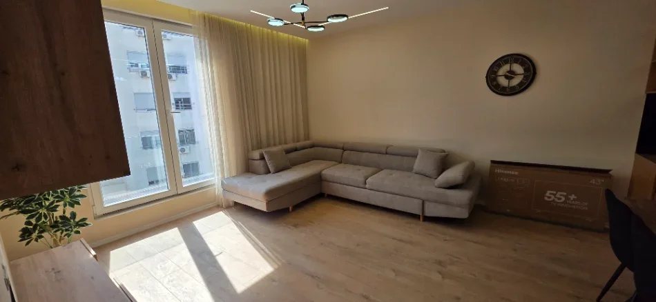 Tirane, jepet me qera apartament 1+1+Aneks+Ballkon Kati 3, 65 m² 650 € 