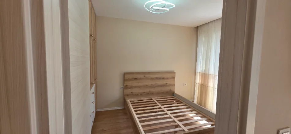 Tirane, jepet me qera apartament 1+1+Aneks+Ballkon Kati 3, 65 m² 650 € 