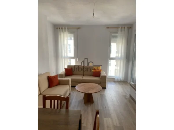 Tirane, jepet me qera apartament 2+1+Aneks+Ballkon Kati 7, 94 m² 500 € (Univers City)