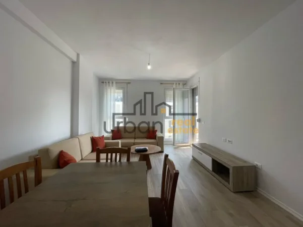 Tirane, jepet me qera apartament 2+1+Aneks+Ballkon Kati 7, 94 m² 500 € (Univers City)