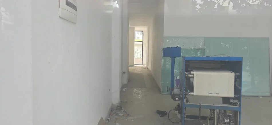 Tirane, shes ambjent biznesi Kati 0, 350 m² 800.000 € (Astir Vila L)