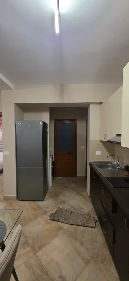 Tirane, jepet me qera apartament 1+1+Aneks+Ballkon Kati 7, 70 m² 600 € (Rruga e barrikadave)