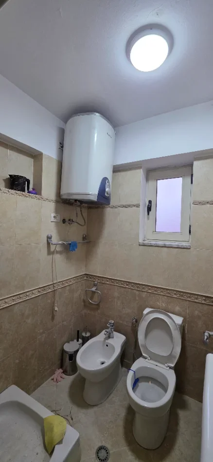 Tirane, jepet me qera apartament 1+1+Aneks+Ballkon Kati 7, 70 m² 600 € (Rruga e barrikadave)