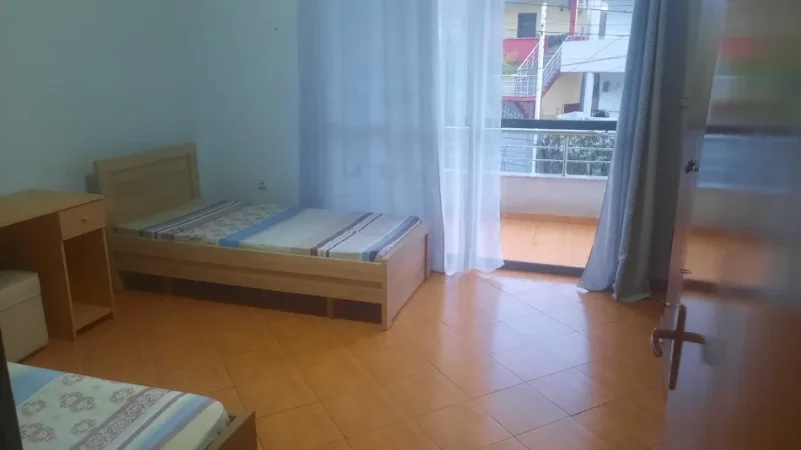 Tirane, jepet me qera Vile 2+1 Kati 1, 148 m² 449 € (Qytet studenti)