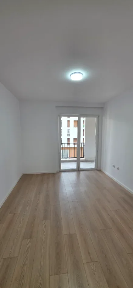 Tirane, jepet me qera apartament 2+1+Aneks+Ballkon Kati 2, 120 m² 530 € (Kombinat Mbrapa Bashkis)