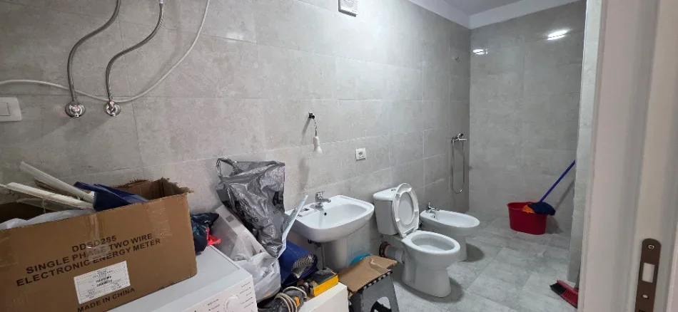 Tirane, jepet me qera apartament 2+1+Aneks+Ballkon Kati 2, 120 m² 530 € (Kombinat Mbrapa Bashkis)