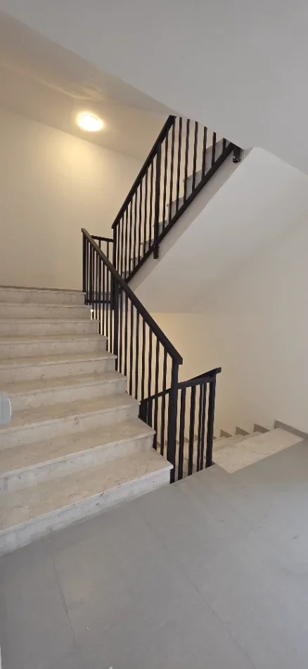 Tirane, jepet me qera apartament 2+1+Aneks+Ballkon Kati 2, 120 m² 530 € (Kombinat Mbrapa Bashkis)