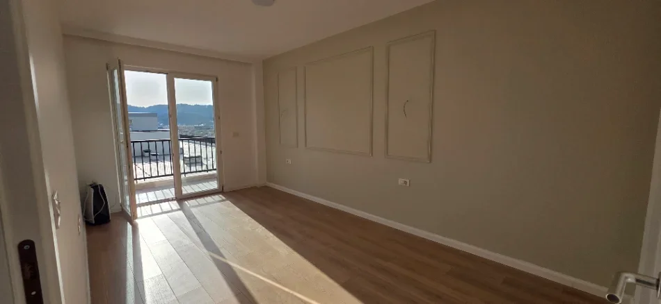 Tirane, jepet me qera apartament 2+1+Aneks+Ballkon Kati 7, 115 m² 500 € (Kombina)