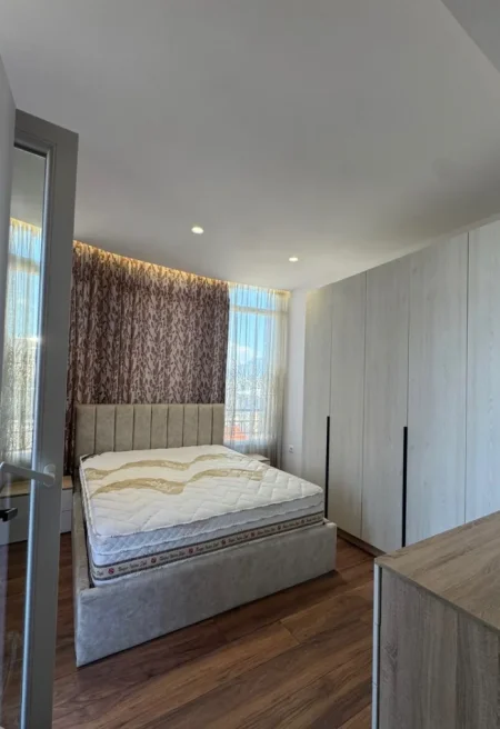 Tirane, jepet me qera nga Pronari, pa-komision apartament 1+1+Aneks+Ballkon Kati 7, 90 m² 500 € (Rruga rrapo hekali)