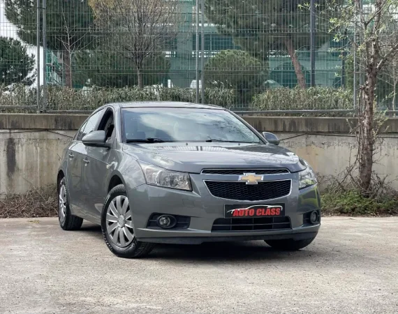 Tirane, shes makine CHEVROLET CRUZE LT Nafte, gri e erret automatik Klima 223.000 km 5.200 €