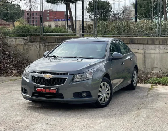 Tirane, shes makine CHEVROLET CRUZE LT Nafte, gri e erret automatik Klima 223.000 km 5.200 €