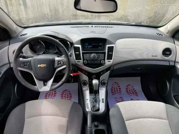 Tirane, shes makine CHEVROLET CRUZE LT Nafte, gri e erret automatik Klima 223.000 km 5.200 €
