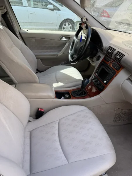 Tirane, shes Benz Nafte, blu e errët  manuale 3.000 €