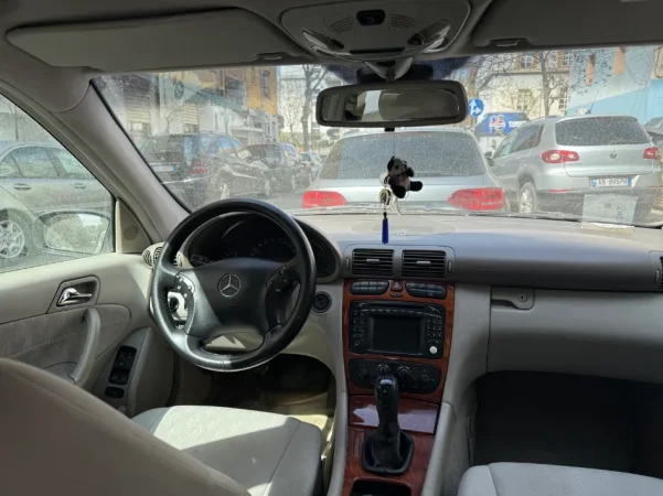 Tirane, shes Benz Nafte, blu e errët  manuale 3.000 €