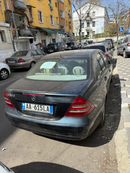 Tirane, shes Benz Nafte, blu e errët  manuale 3.000 €