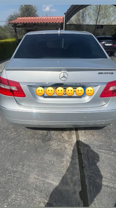 Fier, shes makine E 220 NAFTE 2010 Nafte, gri e erret automatik Klima 240.000 km 8.300 €