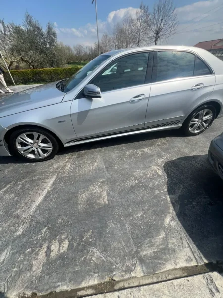 Fier, shes makine E 220 NAFTE 2010 Nafte, gri e erret automatik Klima 240.000 km 8.300 €