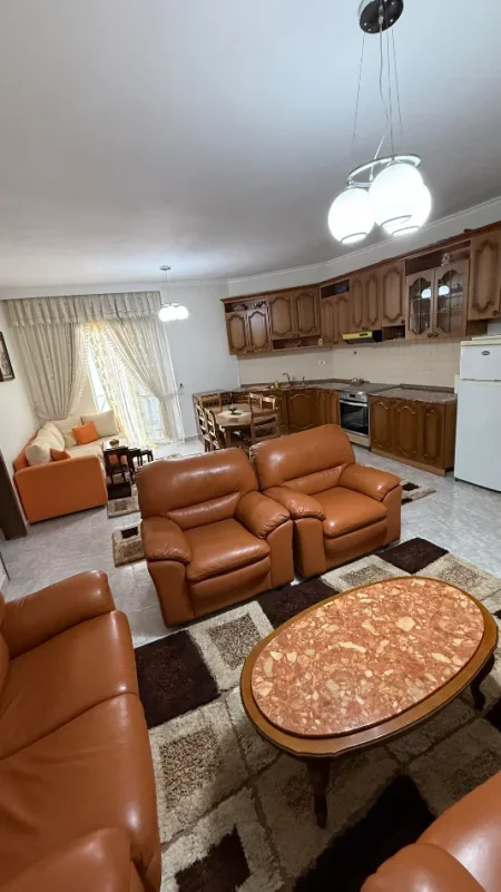 Tirane, jepet me qera apartament 2+1+Aneks+Ballkon Kati 4, 105 m² 500 € 