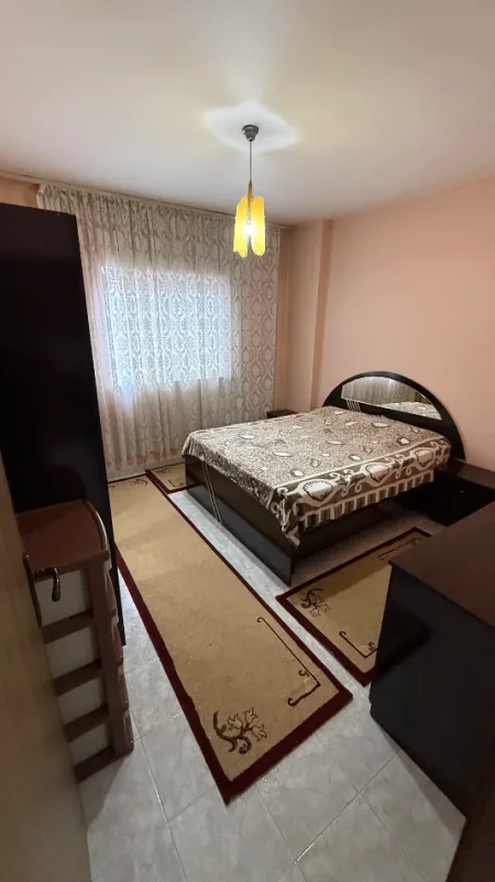 Tirane, jepet me qera apartament 2+1+Aneks+Ballkon Kati 4, 105 m² 500 € 