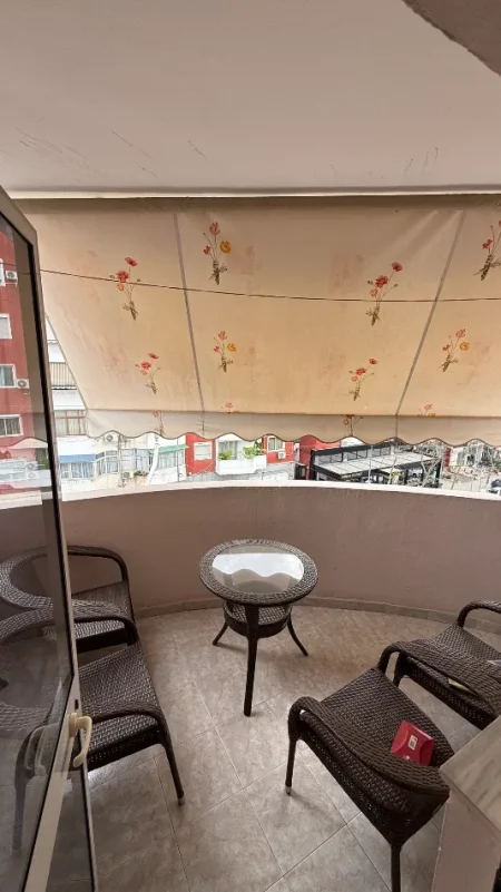 Tirane, jepet me qera apartament 2+1+Aneks+Ballkon Kati 4, 105 m² 500 € 