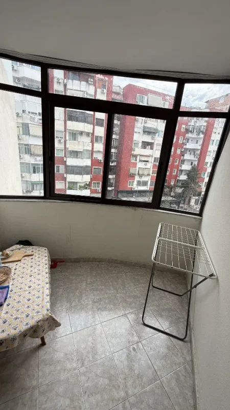 Tirane, jepet me qera apartament 2+1+Aneks+Ballkon Kati 4, 105 m² 500 € 