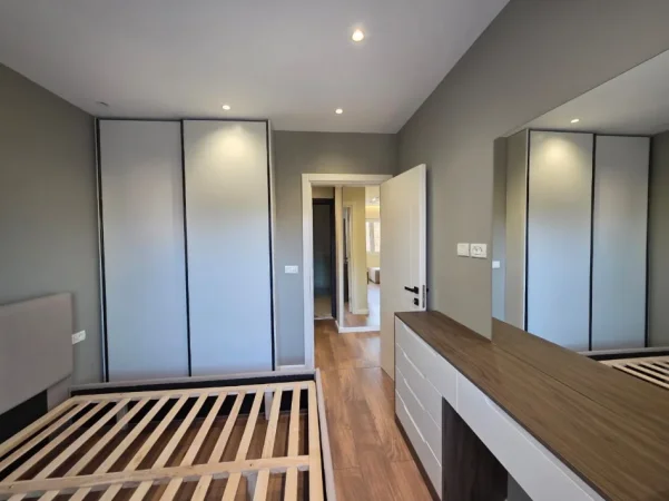 Tirane, shitet apartament 1+1 , 155.000 € (Mine peza)