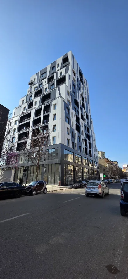 Tirane, jepet me qera nga Pronari, pa-komision ambjent biznesi, (Rruga Barrikadave, ngjitur me shkollen 9-vjecare Lidhja e Prizrenit)