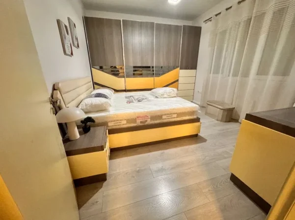 Tirane, jepet me qera apartament 1+1+Ballkon Kati 2, 70 m² 570 € (RRUGA JORDAN MISJA)