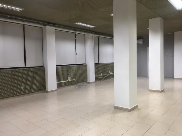 Tirane, jepet me qera zyre Kati 2, 350 m² 3.000 € (RRUGA E ELBASANIT)