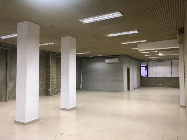 Tirane, jepet me qera zyre Kati 2, 350 m² 3.000 € (RRUGA E ELBASANIT)
