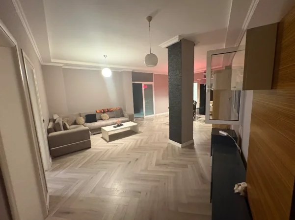 Tirane, jepet me qera apartament 3+1 Kati 1, 450 € (Rruga:”Irfan Tërshana”)