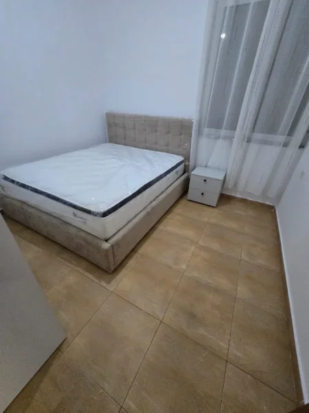 Tirane, jepet me qera apartament 2+1+Ballkon Kati 8, 100 m² 450 € (Apartament 2+1 Per Qera Casa Italia I Sapomobiluar)