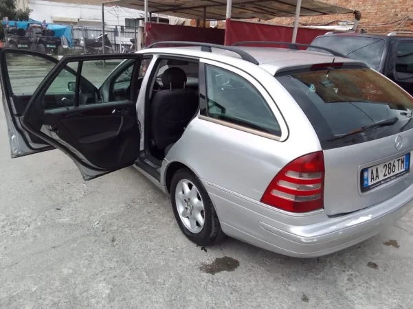 Tirane, shes Mercedes-Benz c class 2003, Nafte, gri metalizato automatik Kondicioner 220.000 km 2.300 €