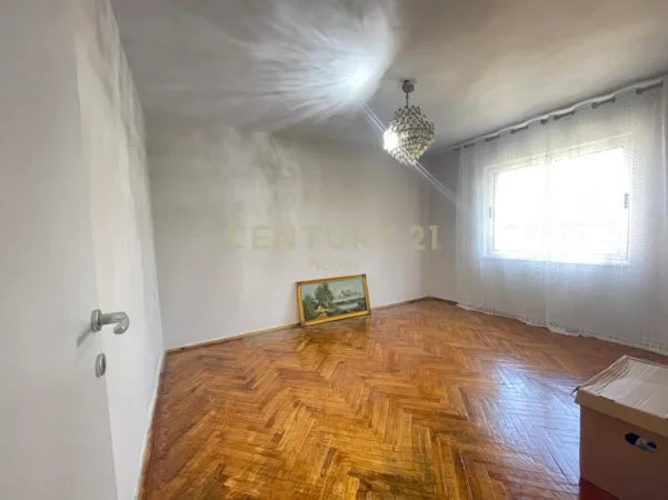 Tirane, jepet me qera 3+1 Kati 5, 79 m² 690 € (Rruga Fortuzi)