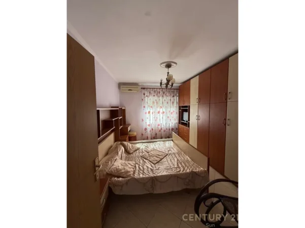 Tirane, shitet apartament 3+1 Kati 2, 100 m² (Petro Nini Luarasi)