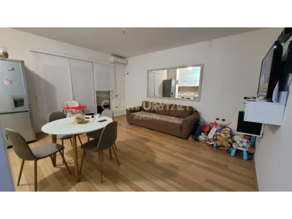Tirane, jepet me qera apartament 1+1 Kati 3, 73 m² 500 € (Kopshti Botanik)