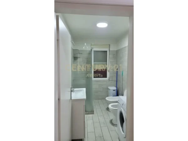 Tirane, jepet me qera apartament 1+1 Kati 3, 73 m² 500 € (Kopshti Botanik)