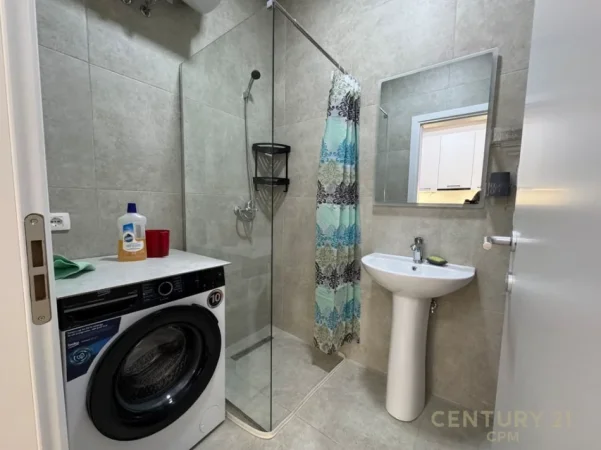 Shqiperi, jepet me qera apartament 1+1 Kati 7, 55 m² 500 € (5 Maji)