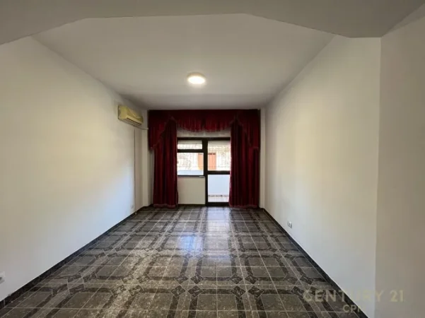 Tirane, jepet me qera zyre Kati 1, 120 m² 650 € (Rruga e Kavajes)