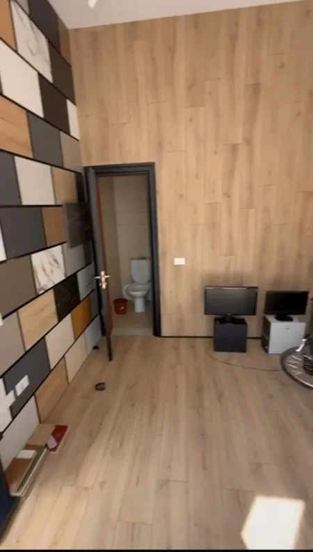 Tirane, jepet me qera dyqan Kati 0, 18 m² 400 € (PRANE UNIVERSITETIT TE DREJTESISE)