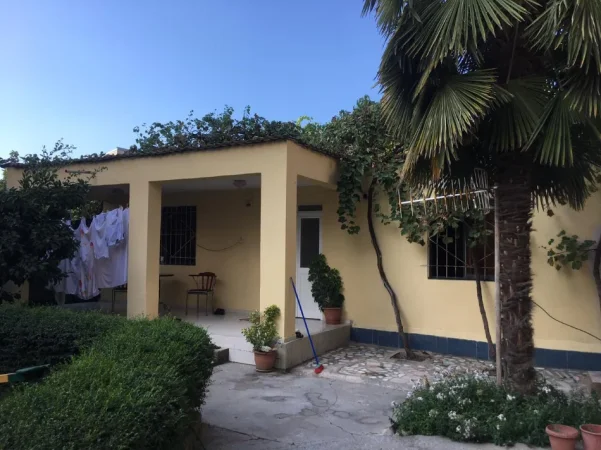 Tirane, jepet me qera shtepi 2+1+Ballkon Kati 0, 125 m² 370 € (ne rrugen Pandi Stillu Tirane)