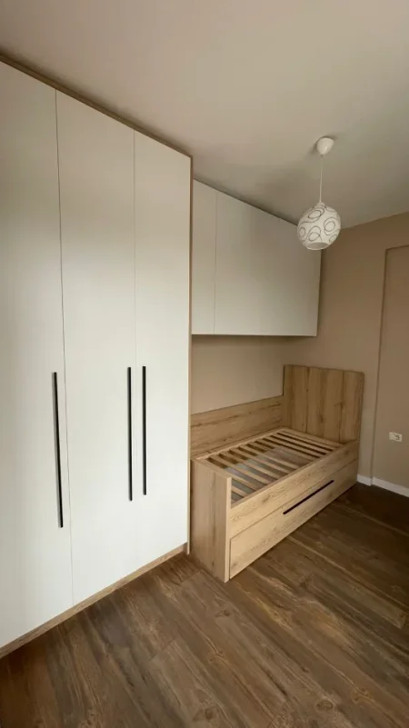 Tirane, jepet me qera apartament 2+1+Ballkon Kati 3, 68 m² 500 € (Yzberisht)