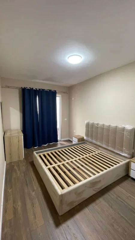 Tirane, jepet me qera apartament 2+1+Ballkon Kati 3, 68 m² 500 € (Yzberisht)