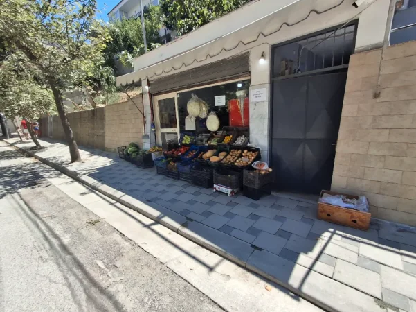 Tirane, jepet me qera ambjent biznesi , 400 € (Rruga e thesarit)