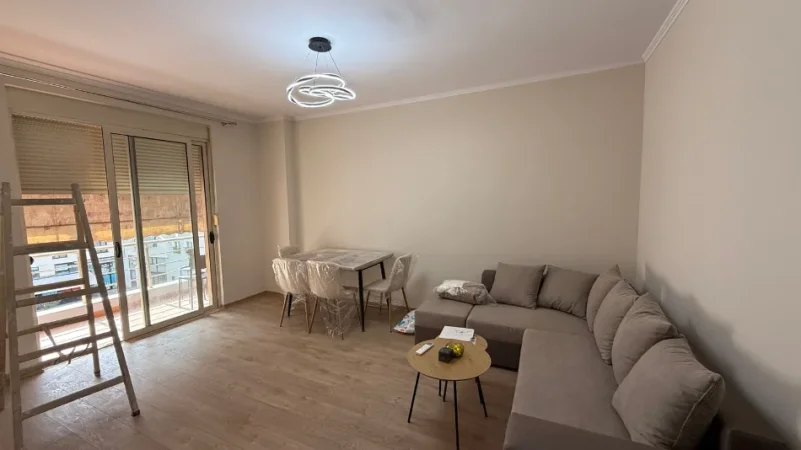 Tirane, jepet me qera apartament 1+1+Ballkon Kati 3, 67 m² 450 € (Astir)